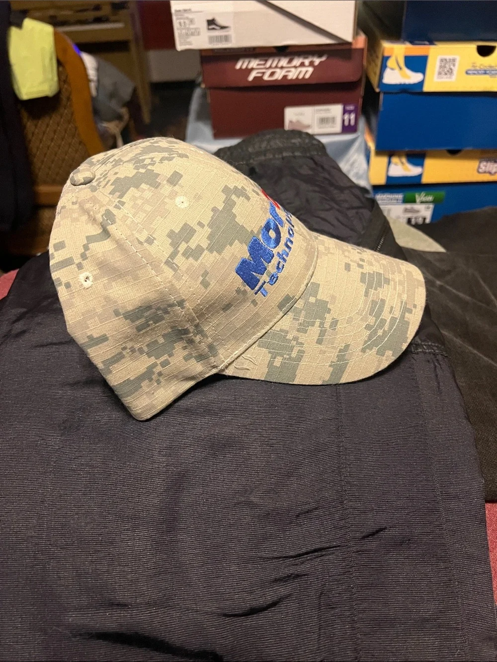MOROIL TECHNOLOGIES DIGITAL CAMO ADJUSTABLE VELCRO STRAP LIKE NEW HAT